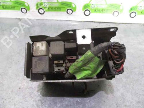 Used Fuse box Fuse box 2050894 2050894