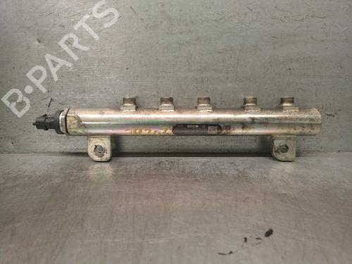 Used Injection rail ALFA ROMEO 147 (937_) 1.9 JTD (937.AXD1A, 937.BXD1A, 937.AXV1A, 937.BXB1A,... (115 hp) 27995205