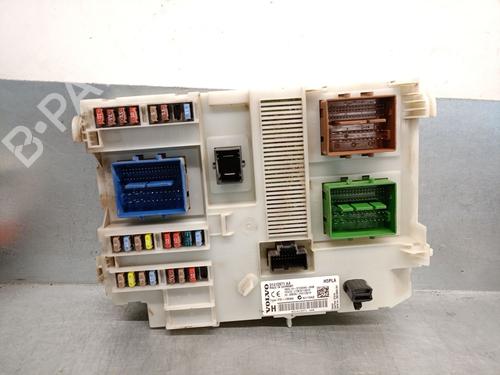 Used Fuse box VOLVO XC70 II (136) D4 AWD (181 hp) 27541021