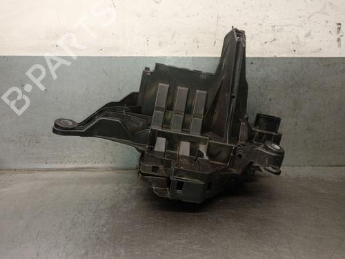 Used Fuse box Fuse box 38651960 38651960