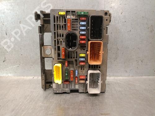Used Fuse box Fuse box 37684945 37684945