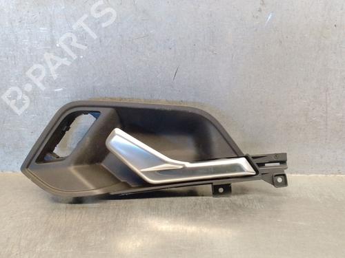 Venstre foran invendig håndtak AUDI Q3 (F3B) 35 TDI (150 hp) 30058770