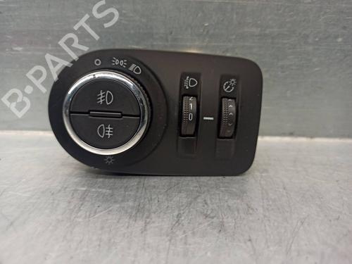 Used Headlight switch OPEL CORSA E (X15) [2014-2025]  15893840