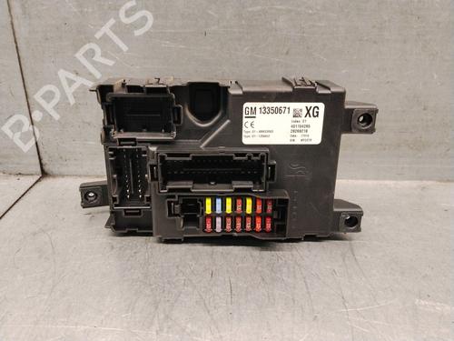 Used Fuse box Fuse box OPEL CORSA D (S07) 1.2 (L08, L68) (86 hp) 35812852 35812852