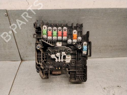Used Fuse box Fuse box 39164243 39164243