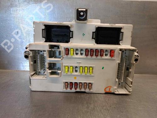 Used Fuse box Fuse box 18122280 18122280