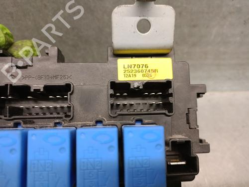 Fuse box RENAULT KOLEOS I (HY_) 2.0 dCi (HY0K) | BP31966595E1 - Image 3
