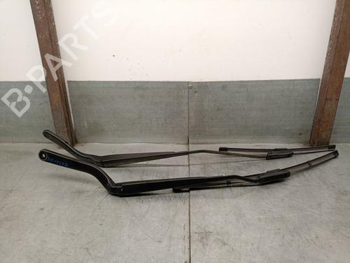 Used Front windshield wiper arm SMART FORTWO Coupe (453) electric drive / EQ (453.391) (56 hp) 25244902
