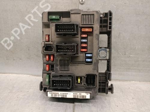Used Fuse box Fuse box 37174446 37174446
