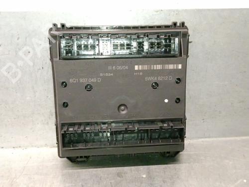 Boîte à Fusibles VW POLO (9N_, 9A_) 1.4 16V (75 hp) 27327129