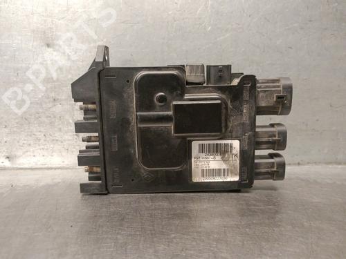 Used Fuse box Fuse box 38465516 38465516