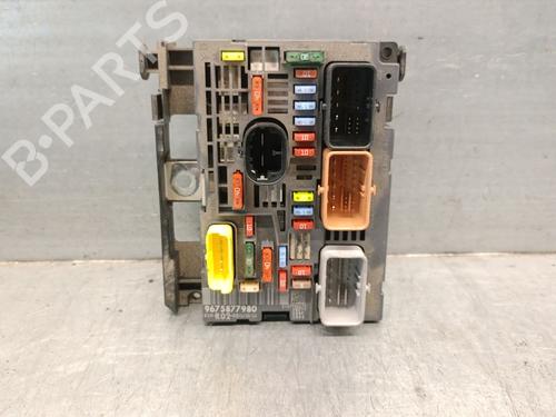 Used Fuse box PEUGEOT 3008 I MPV (0U_) 1.6 HDi (112 hp) 28378572