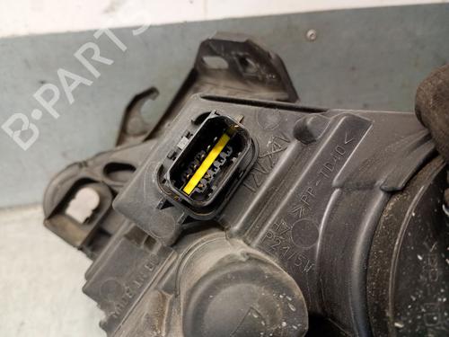Right headlight PEUGEOT 5008 (0U_, 0E_) 1.6 HDi | BP26643975C29 