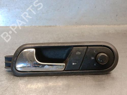 Used Front left interior door handle Front left interior door handle 37519007 37519007