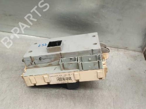 Used Fuse box Fuse box 8288282 8288282