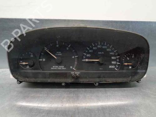Used Instrument cluster CHRYSLER VOYAGER / GRAND VOYAGER III (GS_, NS_) 2.5 TD (116 hp) 8218136
