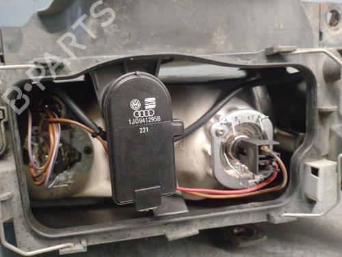 Left headlight SEAT LEON (1M1) 1.6 16 V | BP31147824C28 