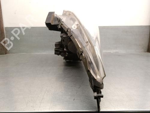 Left headlight PEUGEOT 5008 (0U_, 0E_) 2.0 HDi 150 / BlueHDi 150 | BP29835020C28