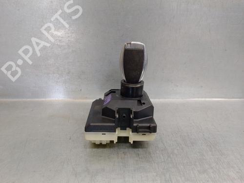 Contactslot MERCEDES-BENZ C-CLASS (W205) C 200 (205.042) (184 hp) 14909886