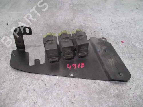 Used Fuse box CHRYSLER VOYAGER / GRAND VOYAGER III (GS_, NS_) 2.5 TD (116 hp) 2051473