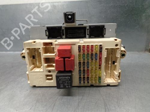 Used Fuse box Fuse box 10559146 10559146