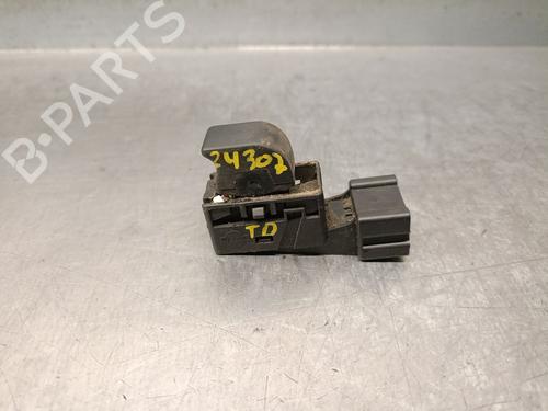 Mando elevalunas trasera derecho NISSAN PRIMERA (P11) 2.0 TD (90 hp) 31194331