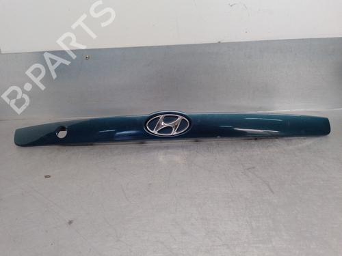Used Tailgate handle HYUNDAI ELANTRA III (XD) 2.0 CRDi (113 hp) 16120023