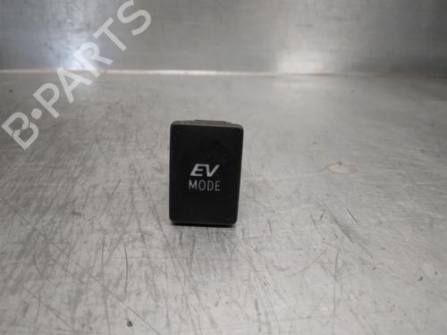 Used Switch TOYOTA YARIS (_P13_) 1.5 Hybrid (NHP130_, NHP130) (101 hp) 15981784