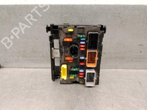 Used Fuse box Fuse box 38413925 38413925