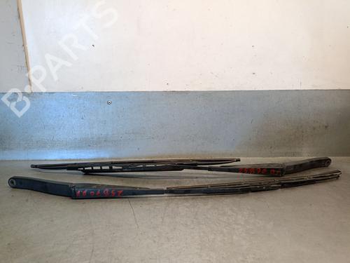 Used Front windshield wiper arm Front windshield wiper arm 37517548 37517548
