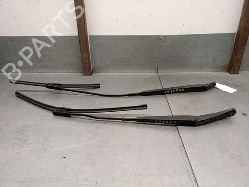 Used Front windshield wiper arm RENAULT CLIO III (BR0/1, CR0/1) 1.5 dCi (C/BR0G, C/BR1G) (68 hp) 32781677