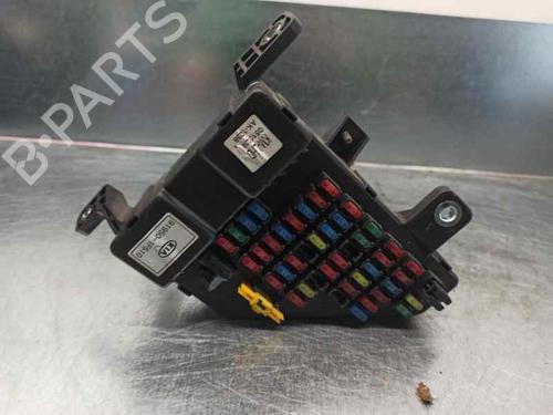 Used Fuse box KIA SPORTAGE II (JE_, KM_) 2.0 CRDi 4WD (113 hp) 5803984