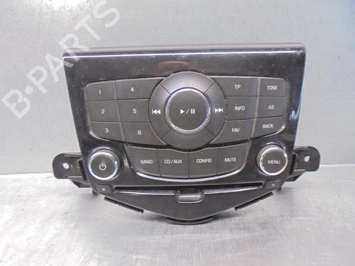 Used Radio CHEVROLET CRUZE (J300) 2.0 CDI (125 hp) 15069949