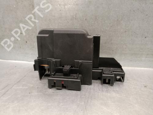 Used Fuse box Fuse box 39200608 39200608