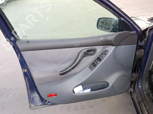 Høyre foran utvendig håndtak SEAT LEON (1M1) 1.9 TDI | BP26948473C129 