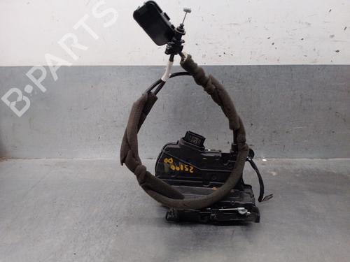 front-right-lock-smart-fortwo-coupe-453-2014-34378507 main image