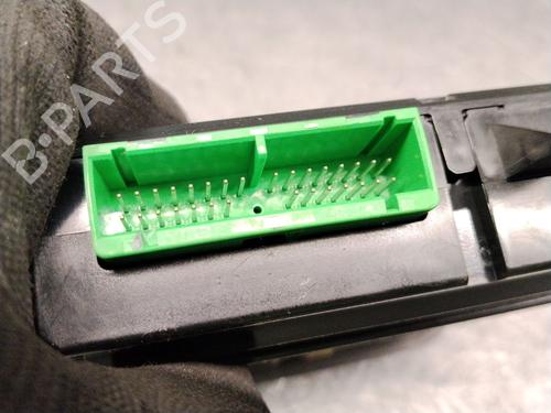 Left front window switch VOLVO V70 II (285) 2.4 T | BP38466329I27 - Image 3