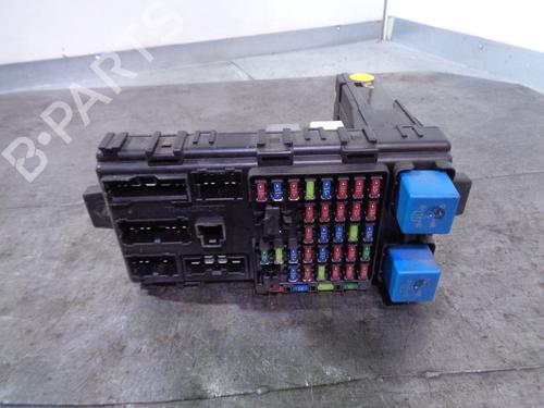 Used Fuse box Fuse box 13698201 13698201