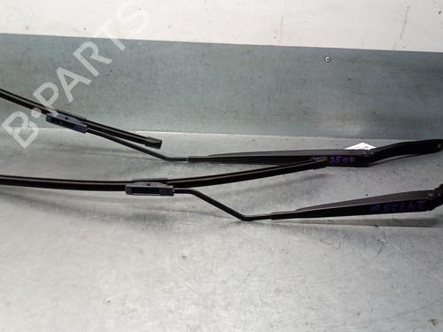 front-windshield-wiper-arm-renault-clio-iv-grandtour-kh_-2012-2013-2014-2015-2016-2017-2018-2019-2020-2021-32696361 main image