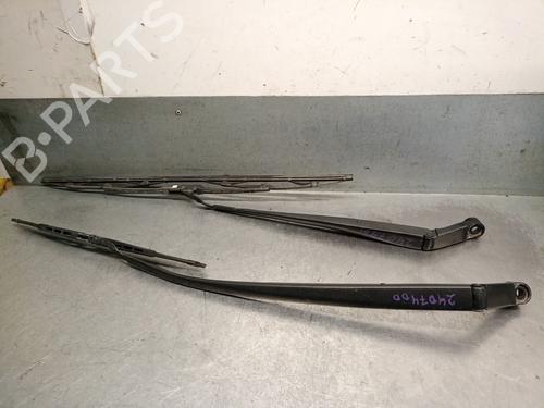 Used Front windshield wiper arm TOYOTA AURIS (_E18_) 1.6 (ZRE181_, ZRE185_, ZRE185R, ZRE181R) (132 hp) 30610374