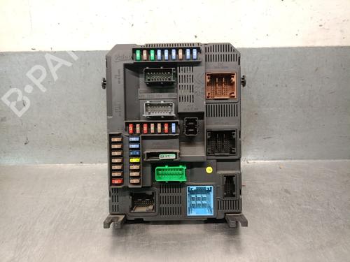 Used Fuse box Fuse box 37233911 37233911