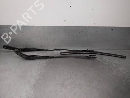 Used Front windshield wiper arm AUDI A4 B8 (8K2) 2.0 TDI 16V (140 hp) 17808331