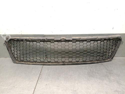 Used Grille DACIA SANDERO 1.6 MPI 85 (BS03) (84 hp) 30699817