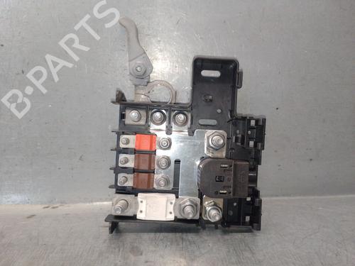 Used Fuse box Fuse box 38536192 38536192