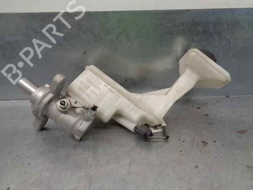 Used Brake master cylinder RENAULT KADJAR (HA_, HL_) [2015-2025]  8125641