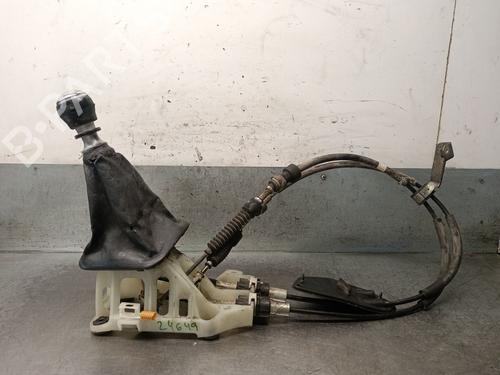 Used Gear lever TOYOTA COROLLA Saloon (_E15_) 2.0 D-4D (ADE150) (126 hp) 32235641