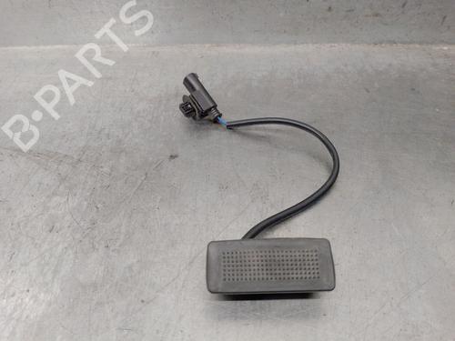 Used Tailgate handle Tailgate handle FIAT 500e (332_) Elektro 3+1 (FA1) (118 hp) 34720283 34720283