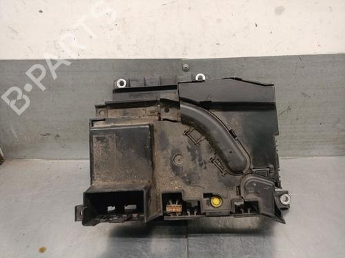 Used Fuse box Fuse box 37175867 37175867