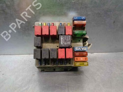 Used Fuse box Fuse box 8243351 8243351
