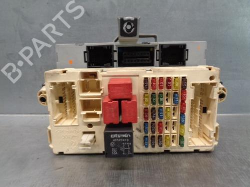 Used Fuse box FIAT STILO (192_) 1.8 16V (192AXC1A, 192BXC1A) (133 hp) 10555957